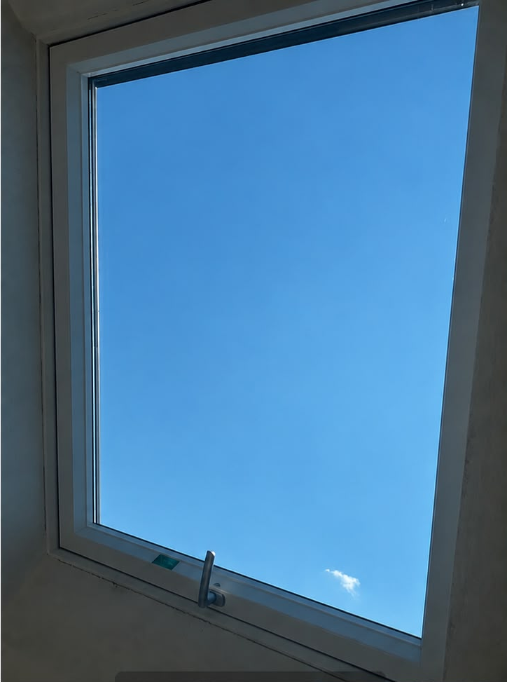 Vorher-Nachher-Vergleich eines gereinigten Fensters – Nachher