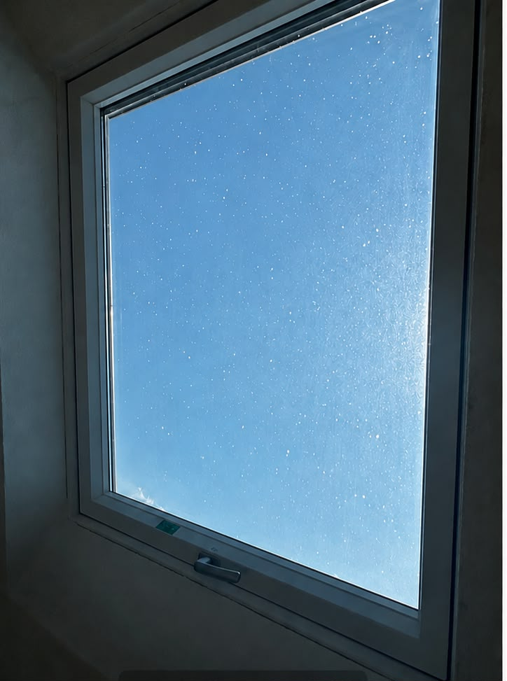 Vorher-Nachher-Vergleich eines gereinigten Fensters – Vorher
